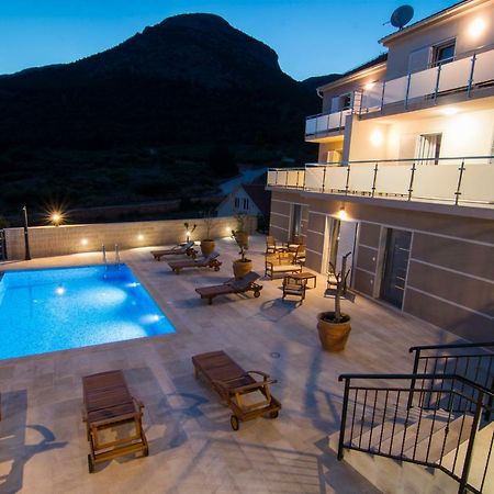 Villa Nikola - Pool Side Apartments Bol Exterior photo