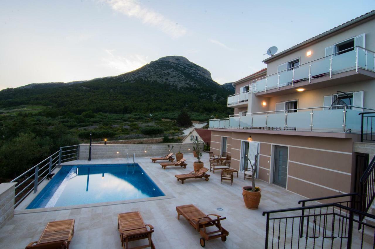 Villa Nikola - Pool Side Apartments Bol Exterior photo